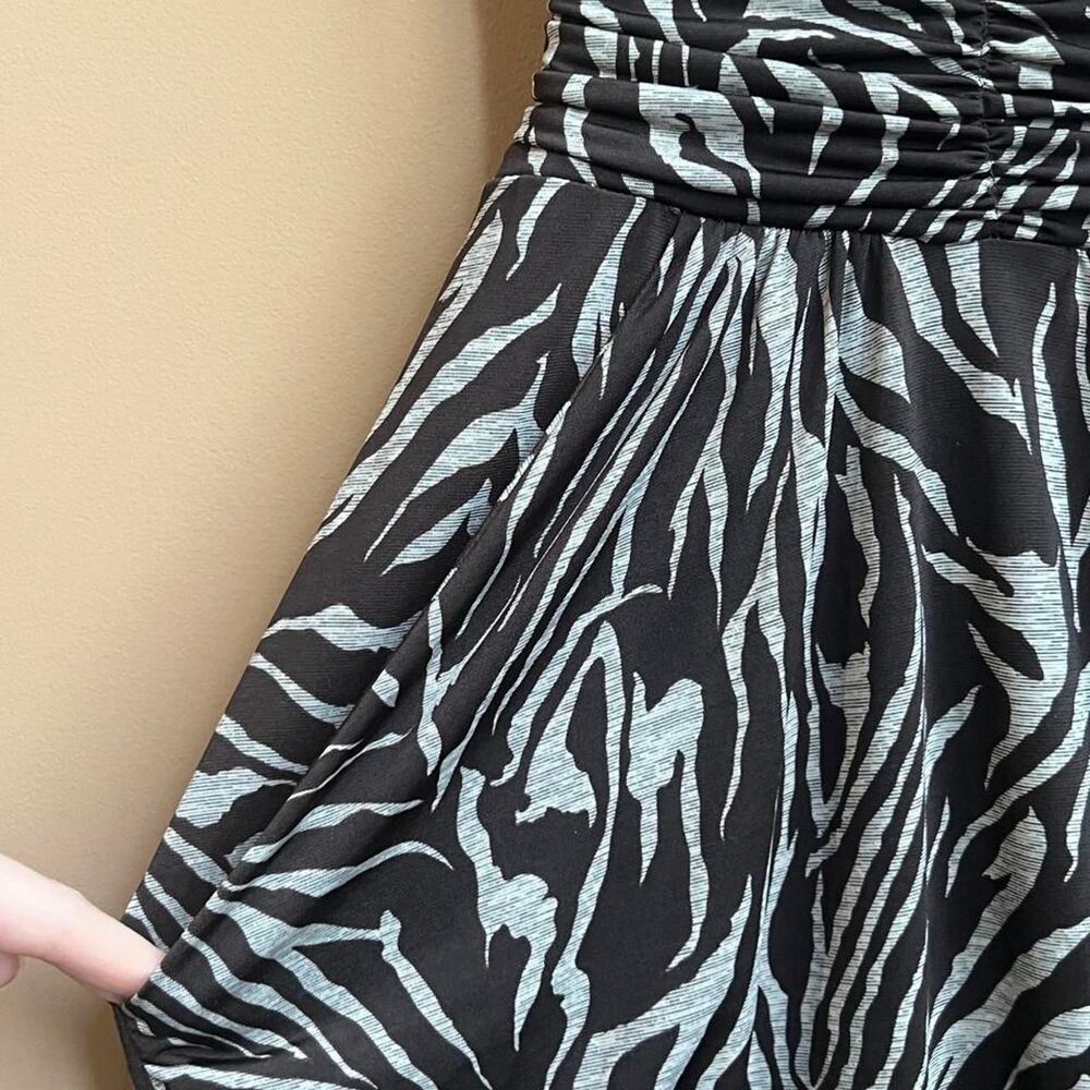 Y2K “Iz Byer dress” Zebra print mini-knee length dress with ruching and tie back - Picture 3 of 8